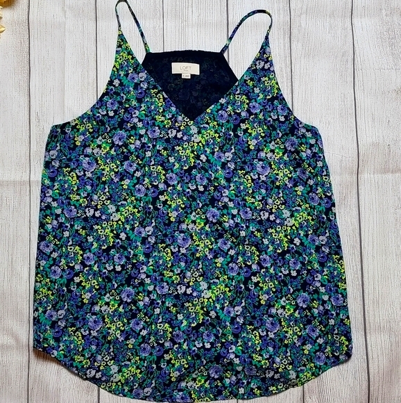 *NWOT* Loft. Size Medium V Neck Tank. - Picture 2 of 5